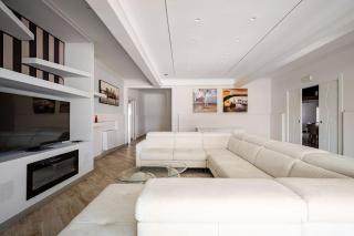 Hollywood-style villa with private pool - 1