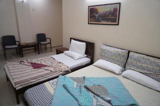 The Mall Luxury Guest House - 9