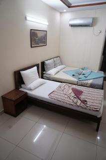 The Mall Luxury Guest House - 7