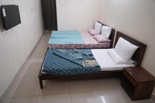 The Mall Luxury Guest House - 4