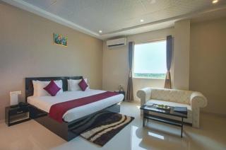 Ambros Hotel And Lounge - 2