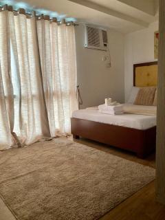 Cozy Condo with Sea View Peek - 8