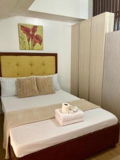 Cozy Condo with Sea View Peek - 7