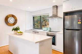 The Treetops Nest Apartment-self contained - 8