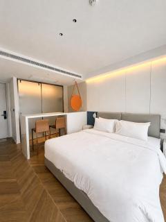 Studio Apartment by Sunshine Beach - 4