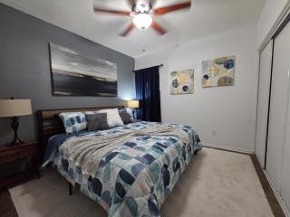 2-bed condo, cook-ready kitchen, and laundry, 5-8 minutes from University of Arizona and downtown Tucson - 9