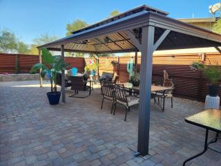 2-bed condo, cook-ready kitchen, and laundry, 5-8 minutes from University of Arizona and downtown Tucson - 6