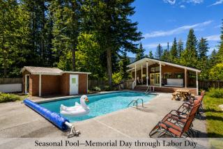 Maple Leaf Lodge by NW Comfy Cabins - 0