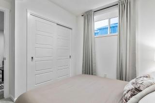 Private Suite with Full Kitchen & Laundry - 7