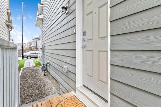 Private Suite with Full Kitchen & Laundry - 6