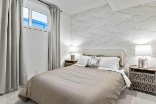 Private Suite with Full Kitchen & Laundry - 2