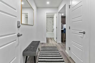 Private Suite with Full Kitchen & Laundry - 1
