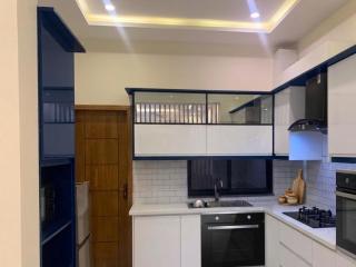 Elite Luxury Apartment With 2 Ac and Private Parking - 4