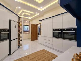 Elite Luxury Apartment With 2 Ac and Private Parking - 5