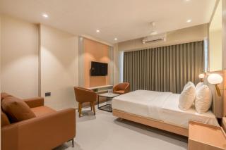 Hotel Royal Wing - 1