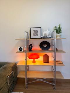 Mid-Century Haven Near BTS Udomsuk - 8