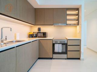 3 Bedroom Family Apartment with Partial Burj Khalifa Views at Top Floor 175BC-3 - 1