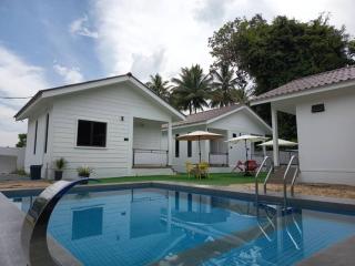 Zulanie's The Pool Cottage near D'Aur Beach, Melawi, Bachok - 0