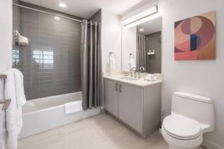 Chic Stamford Apartment - Walk to Train & Entertainment - 2