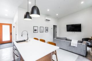 500 HOUSE - Stylish 1BR with Soaring Ceilings and Fire Table - C - 6