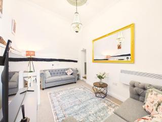 NEW High Street by Signature Stays - 2 Bedroom - Modern - 9