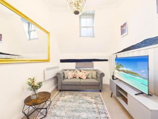NEW High Street by Signature Stays - 2 Bedroom - Modern - 5