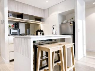 Skyline Poetry - 1BR Premium Stay in QWR - 6