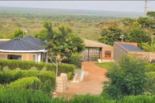 Latitude zero cottages Kikorongo - 0