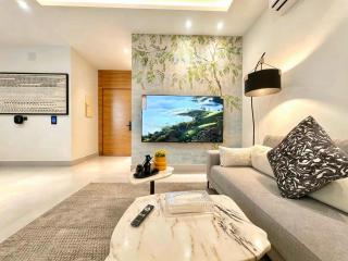 Family 3BR Apartment - Gym - Balcony - 5