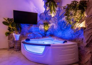 Ethnic Cave Suite - 6
