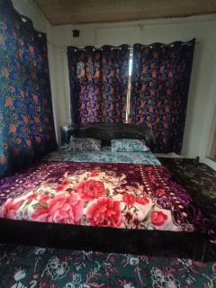 Royal Guest House - 1