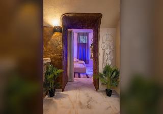 Ethnic Cave Suite - 8
