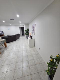 Modren Family Escape - Spacious 4BR Home - 4