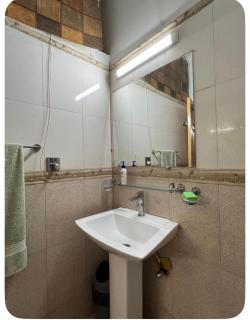 4Bdr Spacious Hill View Central E 11 TV Netflix - 3