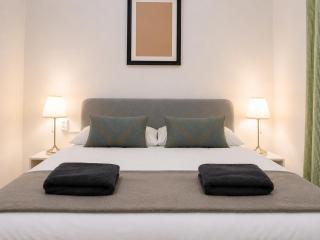 Comfy 2BR Apartment Very Central, 10 Min to Westbahnhof - 1
