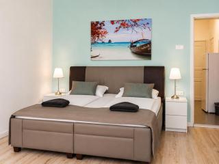 Comfy 2BR Apartment Very Central, 10 Min to Westbahnhof - Vienna - 0