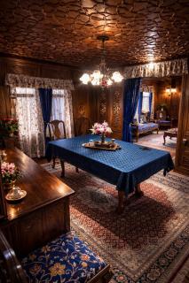 Luxurious Houseboat stay - 9