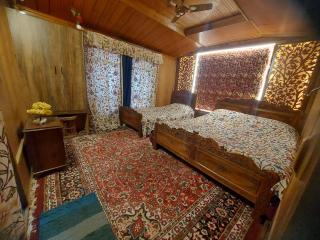 Luxurious Houseboat stay - 5