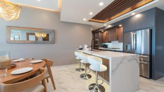 Stunning Beachfront 3BR Condo with Panoramic Ocean Views and Private Balcony - 6