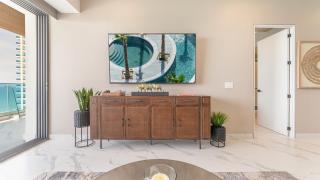 Stylish Beachfront Escape with King Suite and Ocean Views - 9