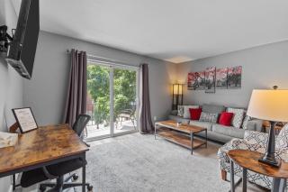 Luxurious 2-Bedroom Abode with Elevated Comforts Near Main Street - 0