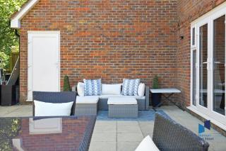 Horley 4-bedroom House, next to Gatwick Airport - 7
