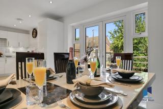 Horley 4-bedroom House, next to Gatwick Airport - 4