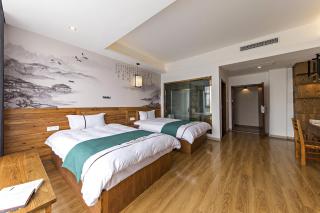 Zhangjiajie Grand Canyon Glass Bridge Hotel -- 100 meters from the Grand Canyon scenic area entrance exit--20 minutes' drive to the Forest Park--50 minutes to Tianmen-- Excellent location superb service - 3