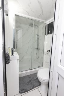 Aklass Luxury Stay - 4 BEDROOM HOUSE, WOLVERHAMPTON - 7