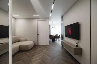 Apartment with Terrace Near Airport & City Center - 6