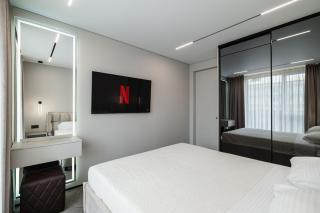 Apartment with Terrace Near Airport & City Center - 1