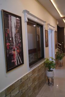 The Mall Luxury Guest House - 9