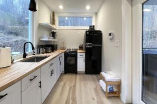The Hideaway on Tacketts - Shipping Container - 9