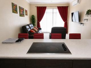 SmileJA Luxury Escape Gated complex close to airport - 0
